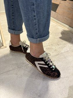 sneaker love leo